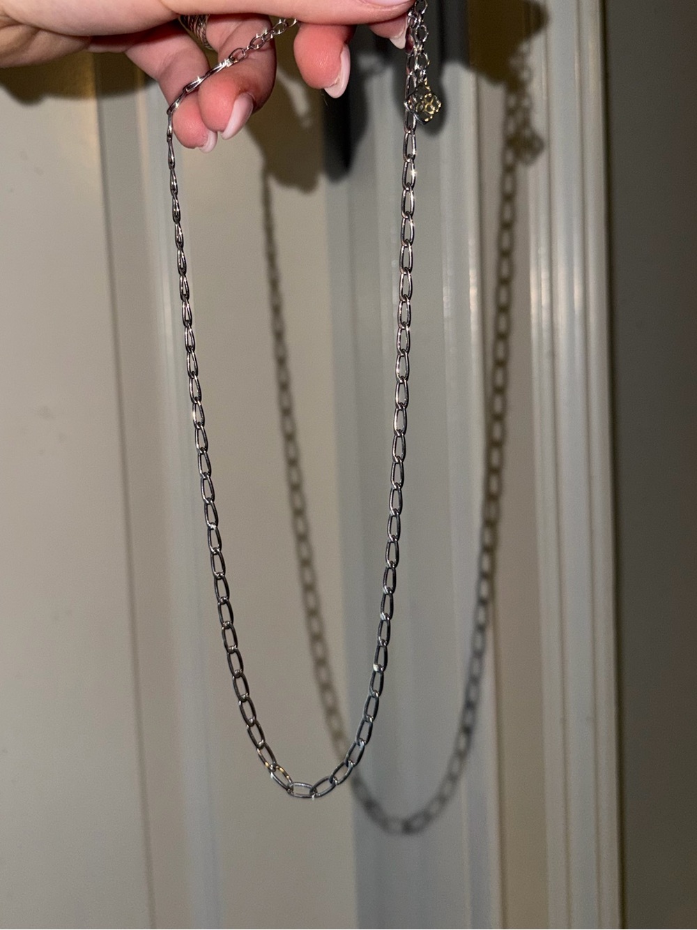 Kendra Scott Merrick Chain Necklace in Silver - Picture 3 of 3